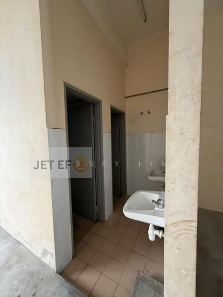 Kedai untuk Disewa di Klang (Selangor) - Cassey Lim - Bathroom - PropertyGuru.com.my