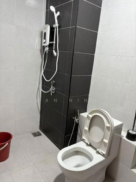 Kediaman Servis untuk Disewa di Wave @ Marina Cove - Wan Ning - Bathroom - PropertyGuru.com.my
