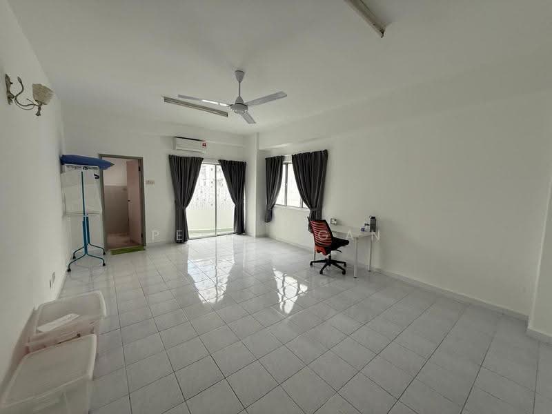 Kondominium untuk Disewa di Ridzuan Condominium - Pearly Gan - Living Room - PropertyGuru.com.my