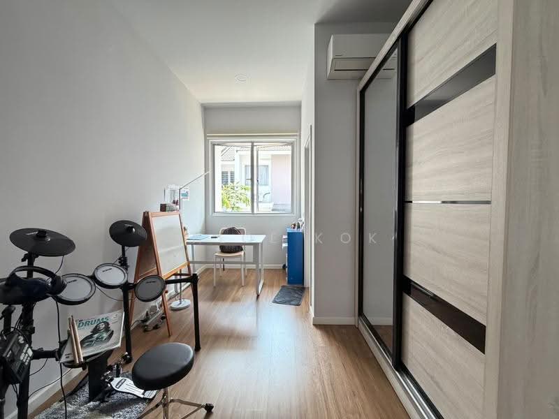 Terraced House for Sale in Tamansari (Rawang) - Chloe Kok - Study - PropertyGuru.com.my