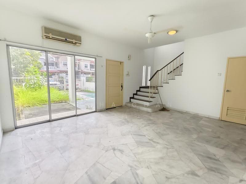 Rumah Teres 2-Tingkat untuk Dijual di Kota Emerald (Rawang) - Hetha Chan - Living Room - PropertyGuru.com.my
