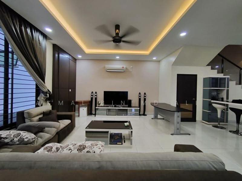Rumah Berkembar untuk Dijual di Taman Bayu Puteri (Johor Bahru) - Akmal Bin MD Ali - Living Room - PropertyGuru.com.my