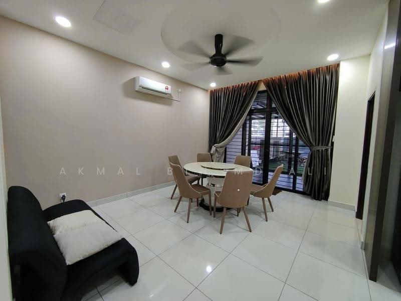 Rumah Berkembar untuk Dijual di Taman Bayu Puteri (Johor Bahru) - Akmal Bin MD Ali - Dining Room - PropertyGuru.com.my
