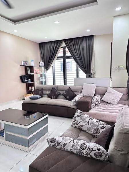 Rumah Berkembar untuk Dijual di Taman Bayu Puteri (Johor Bahru) - Akmal Bin MD Ali - Living Room - PropertyGuru.com.my