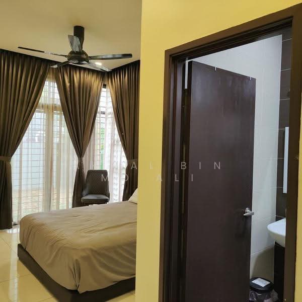 Rumah Berkembar untuk Dijual di Taman Bayu Puteri (Johor Bahru) - Akmal Bin MD Ali - Bedroom - PropertyGuru.com.my