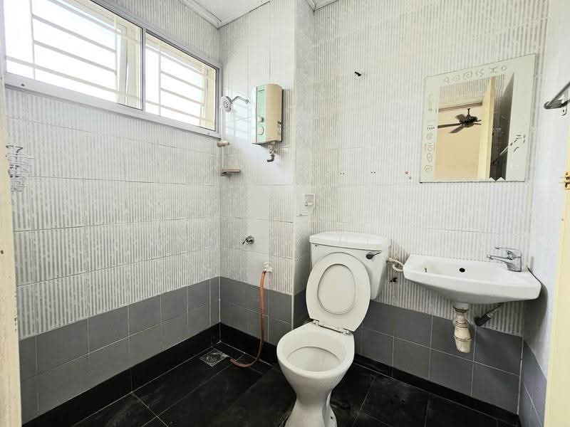 Rumah Teres 2-Tingkat untuk Dijual di Taman Putra Prima (Puchong) - Wendy Chin - Bathroom - PropertyGuru.com.my
