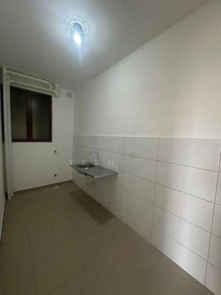 Kediaman Servis untuk Disewa di Residensi Dian II - Yenni . - Kitchen - PropertyGuru.com.my