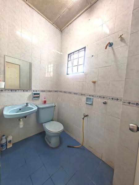 2-storey Terraced House for Sale in Taman Cheras Jaya (Cheras) - Chin Chee Meng - Bathroom - PropertyGuru.com.my