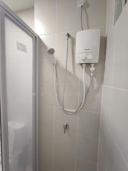 Kediaman Servis untuk Disewa di Meridin Bayvue Serviced Apartment - Muslieg . - Bathroom - PropertyGuru.com.my