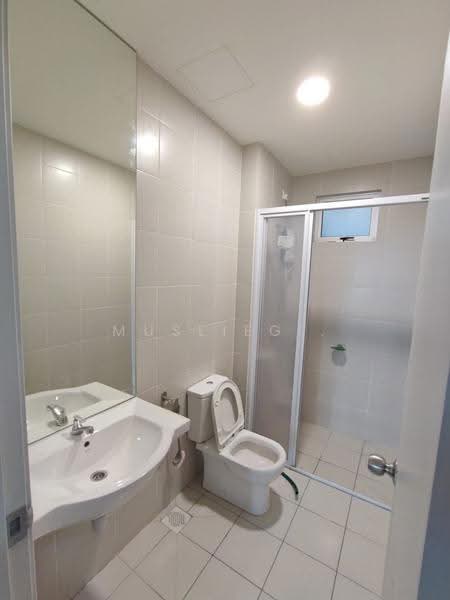 Kediaman Servis untuk Disewa di Meridin Bayvue Serviced Apartment - Muslieg . - Bathroom - PropertyGuru.com.my