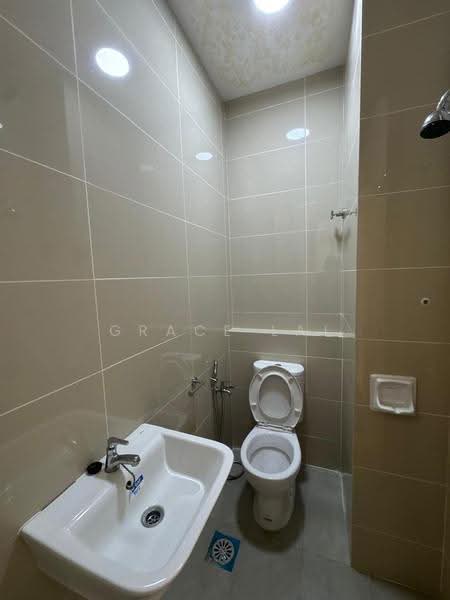 Kondominium untuk Dijual di Waltz Residences - Grace Lai - Bathroom - PropertyGuru.com.my