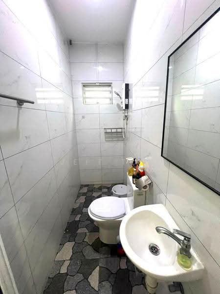 Rumah Teres untuk Dijual di Sungai Ara (Penang) - Jeff Tan - Bathroom - PropertyGuru.com.my
