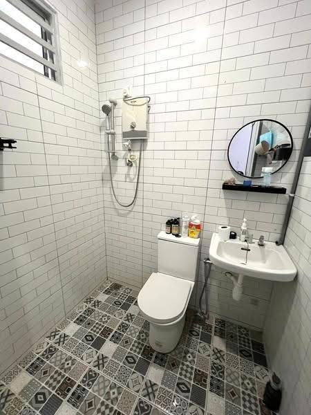 Rumah Teres untuk Dijual di Sungai Ara (Penang) - Jeff Tan - Bathroom - PropertyGuru.com.my