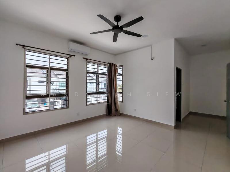2-storey Terraced House for Rent in Taman Austin Duta (Tebrau) - Mandy Goh Siew Li - Living Room - PropertyGuru.com.my