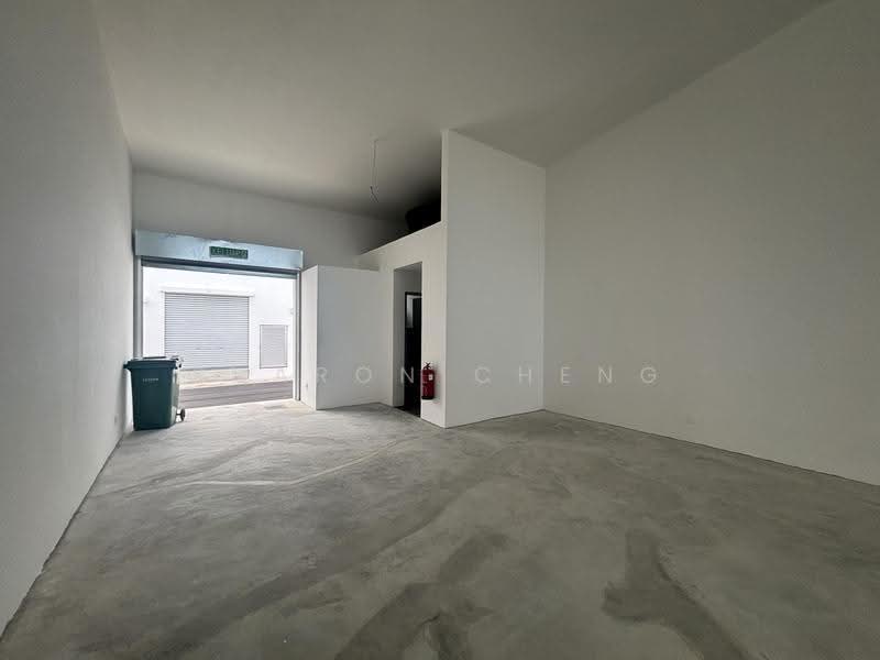Shop for Rent in Bandar Tasik Kesuma (Beranang) - Sharon Cheng - Entrance - PropertyGuru.com.my