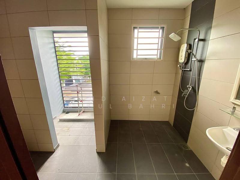 Semi-Detached House for Sale in Bangi (Selangor) - Mohd Aizat Saiful Bahri - Bathroom - PropertyGuru.com.my