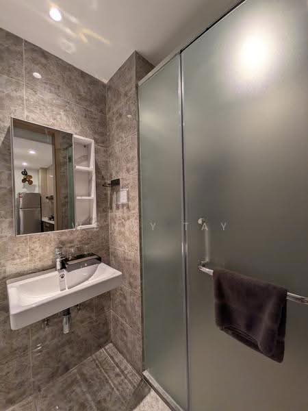 Kondominium untuk Dijual di R&F Princess Cove Phase 2-Seine Region - Wendy Tay - Bathroom - PropertyGuru.com.my