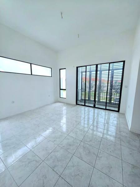 2-storey Terraced House for Sale in Bandar Dato Onn (Tebrau) - Karl Lim - Living Room - PropertyGuru.com.my