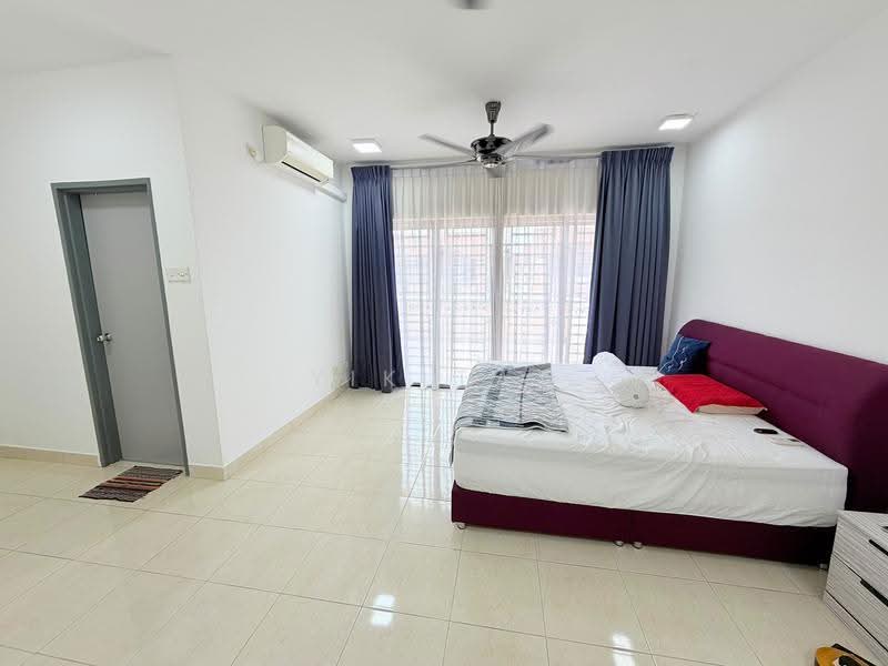 Rumah Teres 2-Tingkat untuk Dijual di Taman Seri Austin (Tebrau) - Yik Tat - Bedroom - PropertyGuru.com.my