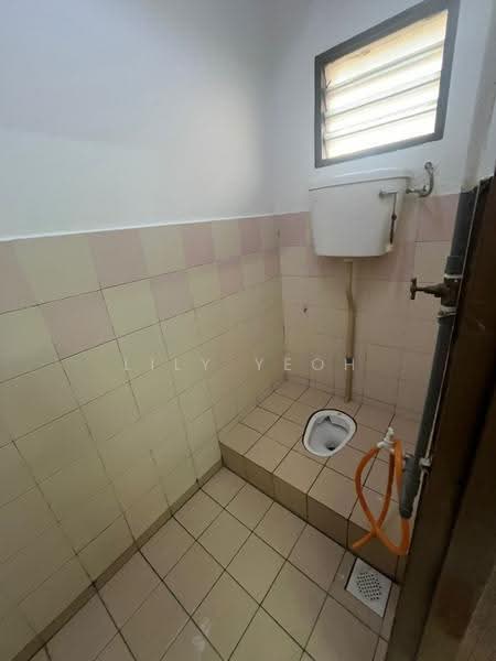 Rumah Flat untuk Disewa di Pangsapuri Seri Perantau - LILY YEOH - Bathroom - PropertyGuru.com.my