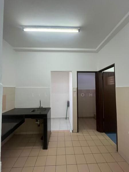 Rumah Flat untuk Disewa di Pangsapuri Seri Perantau - LILY YEOH - Kitchen - PropertyGuru.com.my