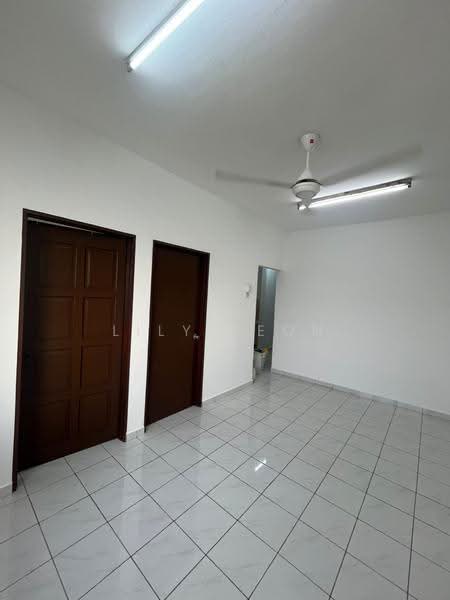 Rumah Flat untuk Disewa di Pangsapuri Seri Perantau - LILY YEOH - Living Room - PropertyGuru.com.my