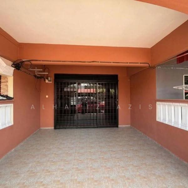2-storey Terraced House for Sale in Pekan Nanas (Johor) - ALHAFIZ AZIS - Entrance - PropertyGuru.com.my
