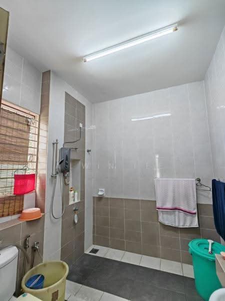 Rumah Teres 2-Tingkat untuk Dijual di Setia Indah (Setia Alam) - Alwin Lee - Bathroom - PropertyGuru.com.my