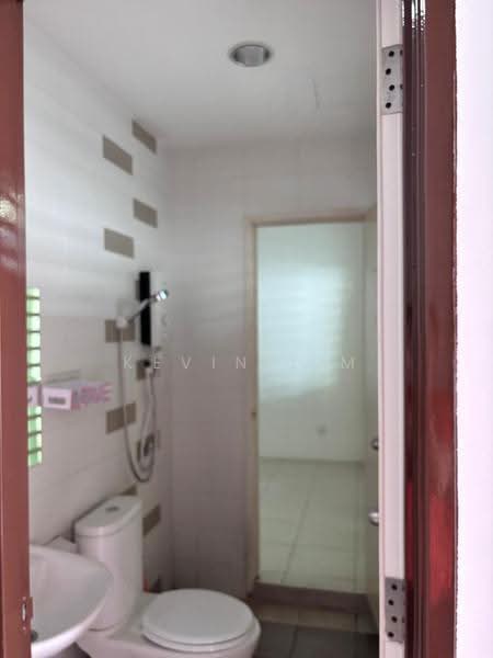 Rumah Teres untuk Dijual di Kampung Perlis (Bayan Lepas) - Kevin Lim - Bathroom - PropertyGuru.com.my