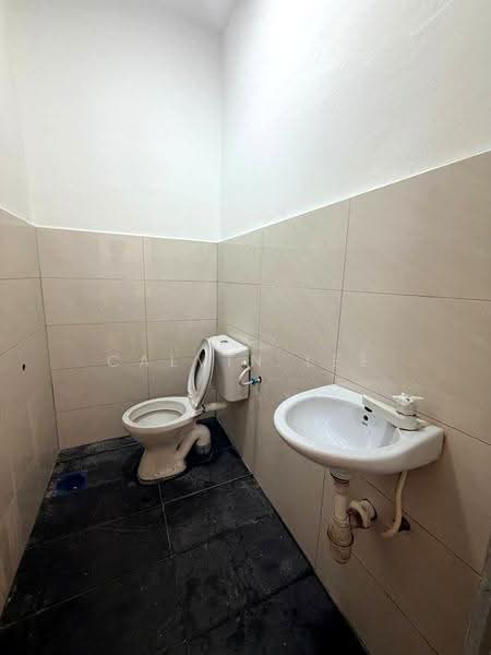2-storey Terraced House for Sale in Taman Bestari Indah (Ulu Tiram) - Calvin Lee - Bathroom - PropertyGuru.com.my
