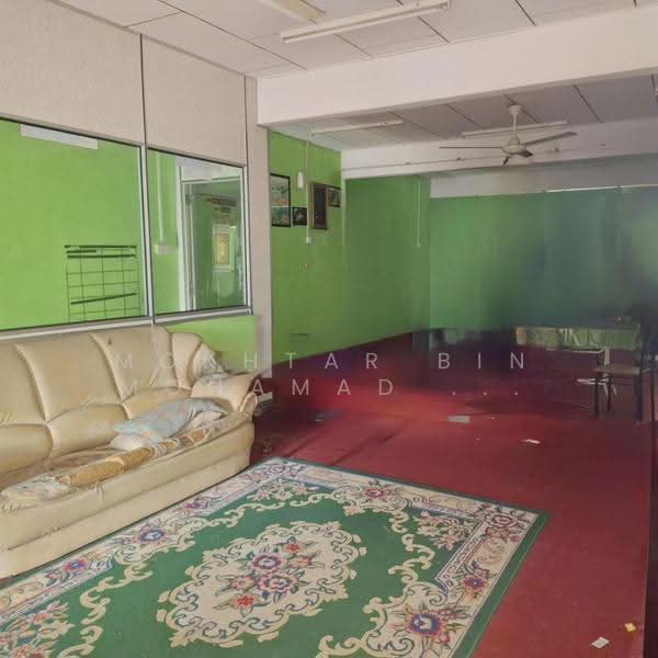 Shop / Office for Sale in Medan Kamunting Jaya (Kamunting) - Mokhtar Bin Mohamad Akhir - Living Room - PropertyGuru.com.my