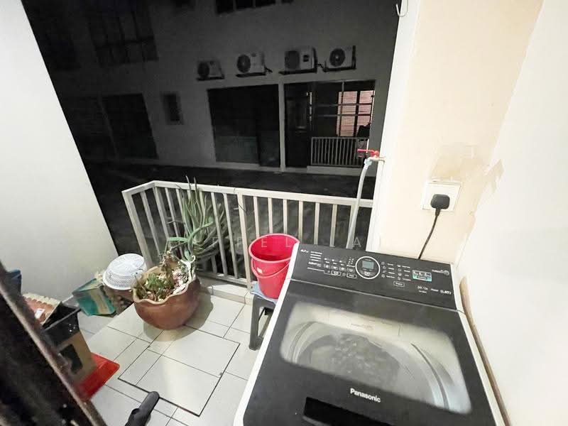 Rumah Teres 2-Tingkat untuk Disewa di Kajang (Selangor) - Eiffel Lai - Balcony - PropertyGuru.com.my
