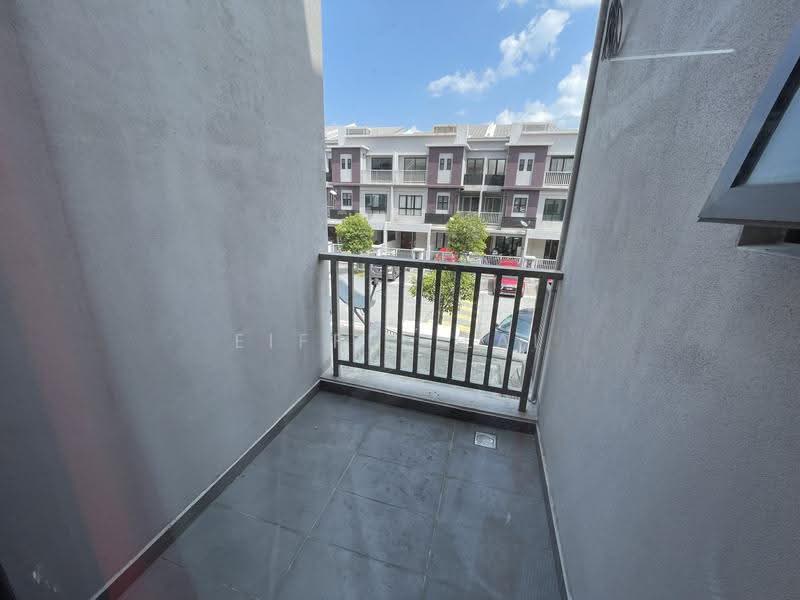 Rumah Teres 2-Tingkat untuk Disewa di Kajang (Selangor) - Eiffel Lai - Balcony - PropertyGuru.com.my
