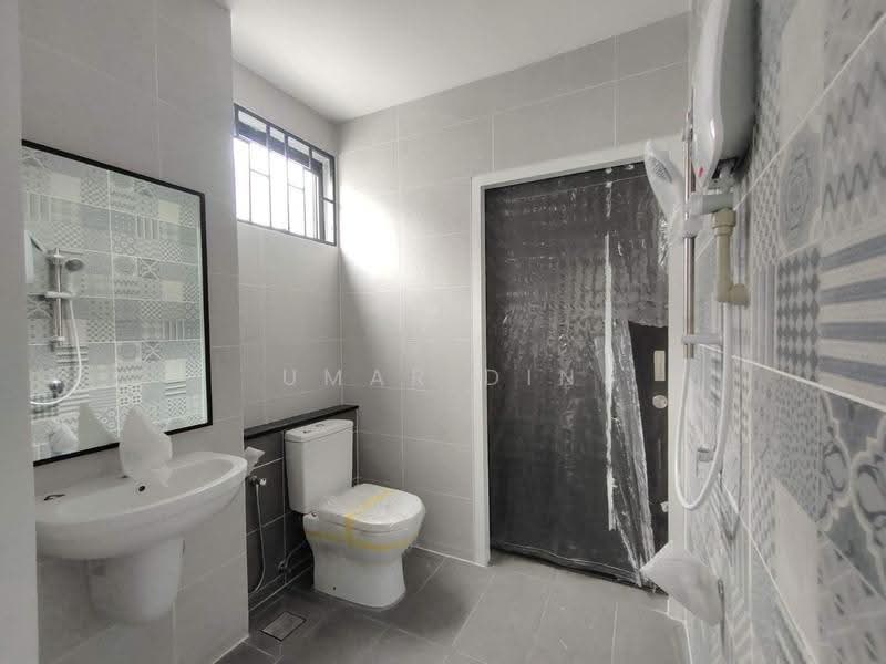 2-storey Terraced House for Sale in Elmina (Shah Alam) - Umar Din - Bathroom - PropertyGuru.com.my