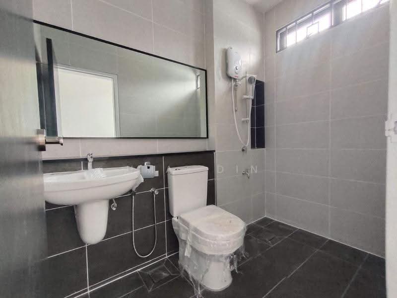 2-storey Terraced House for Sale in Elmina (Shah Alam) - Umar Din - Bathroom - PropertyGuru.com.my