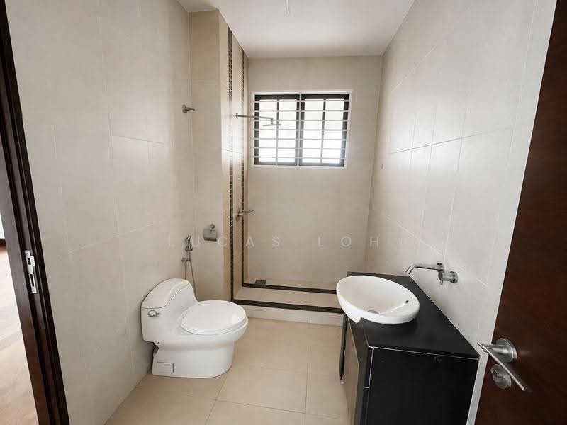 Rumah Berkembar untuk Dijual di Bandar Kinrara Seksyen 6 (Bandar Kinrara) - Lucas Loh - Bathroom - PropertyGuru.com.my