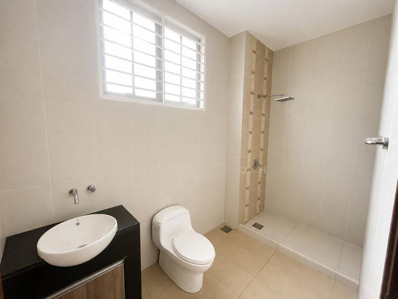 Rumah Berkembar untuk Dijual di Bandar Kinrara Seksyen 6 (Bandar Kinrara) - Lucas Loh - Bathroom - PropertyGuru.com.my