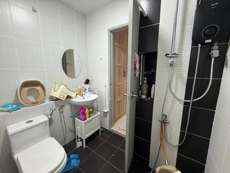 Service Residence for Sale at Austin Regency (Pangsapuri Austin Perdana) - Yvonne Lim - Bathroom - PropertyGuru.com.my