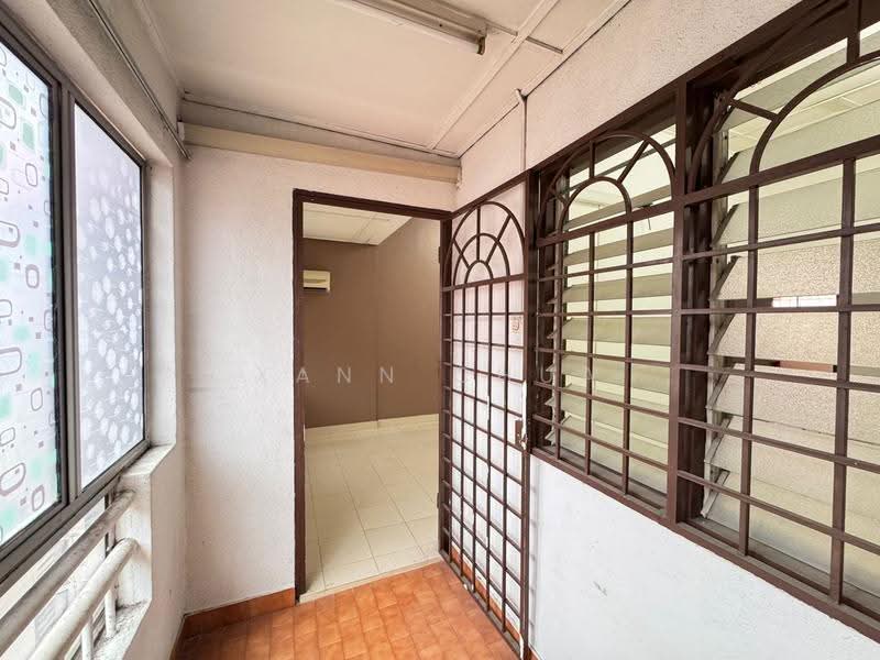 Rumah Teres 2-Tingkat untuk Dijual di Taman Universiti Indah (Seri Kembangan) - Xann Chua - Entrance - PropertyGuru.com.my