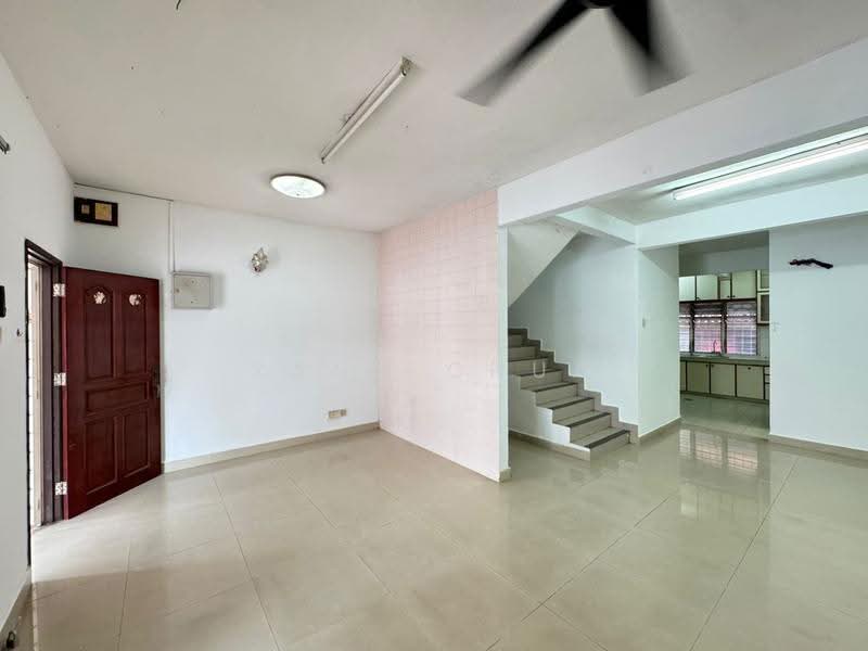 Rumah Teres 2-Tingkat untuk Dijual di Taman Universiti Indah (Seri Kembangan) - Xann Chua - Living Room - PropertyGuru.com.my