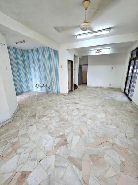 2-storey Terraced House for Sale in Taman Ungku Tun Aminah (Skudai) - Karl Lim - Living Room - PropertyGuru.com.my