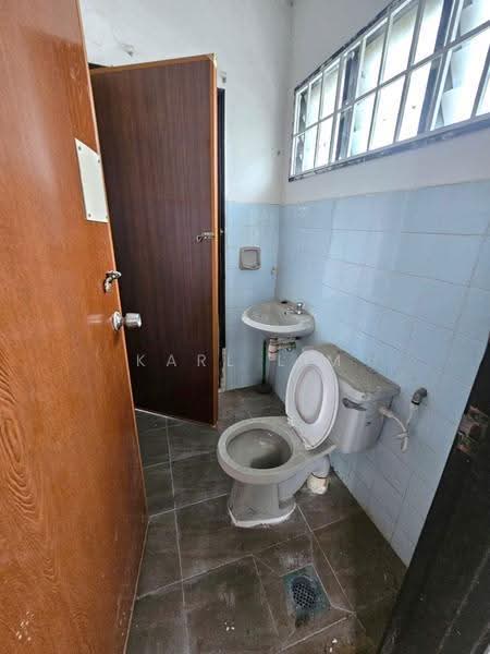 2-storey Terraced House for Sale in Taman Ungku Tun Aminah (Skudai) - Karl Lim - Bathroom - PropertyGuru.com.my