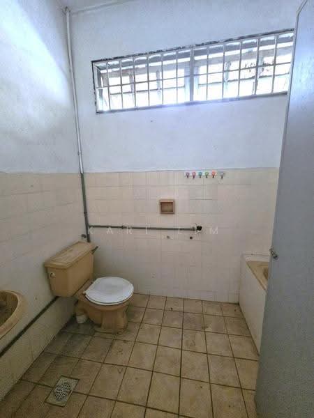 2-storey Terraced House for Sale in Taman Ungku Tun Aminah (Skudai) - Karl Lim - Bathroom - PropertyGuru.com.my