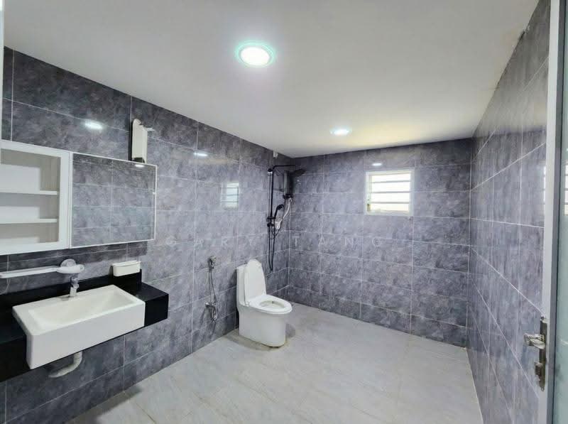 Rumah Teres 2-Tingkat untuk Dijual di Taman Rasi (Menglembu) - Gary Tang - Bathroom - PropertyGuru.com.my