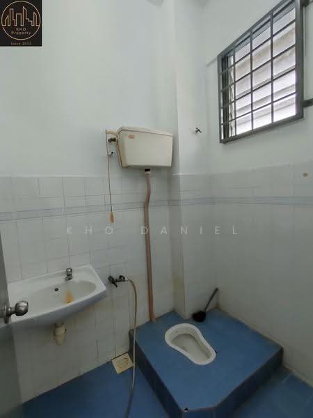 Office for Rent in BANDAR PUCHONG JAYA (Puchong) - Kho Daniel - Bathroom - PropertyGuru.com.my