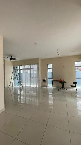 Rumah Berkembar untuk Dijual di Laman Rimbunan (Kepong) - Louis Foong - Living Room - PropertyGuru.com.my