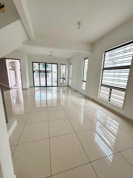 Rumah Teres 2-Tingkat untuk Dijual di Bandar Tiram (Ulu Tiram) - Calvin Lee - Living Room - PropertyGuru.com.my