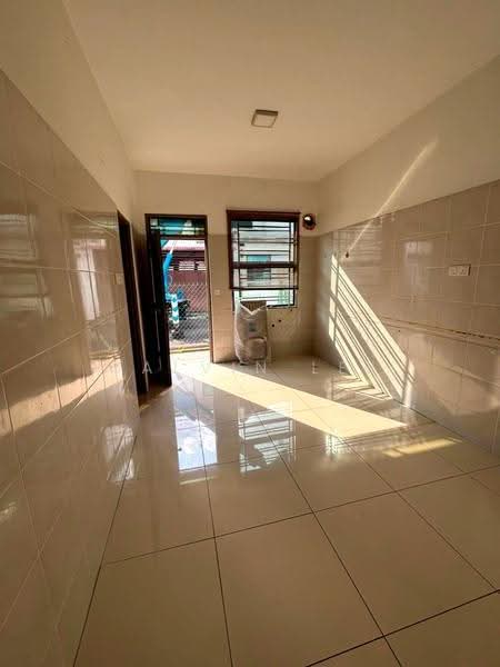 Rumah Teres 2-Tingkat untuk Dijual di Bandar Tiram (Ulu Tiram) - Calvin Lee - Kitchen - PropertyGuru.com.my