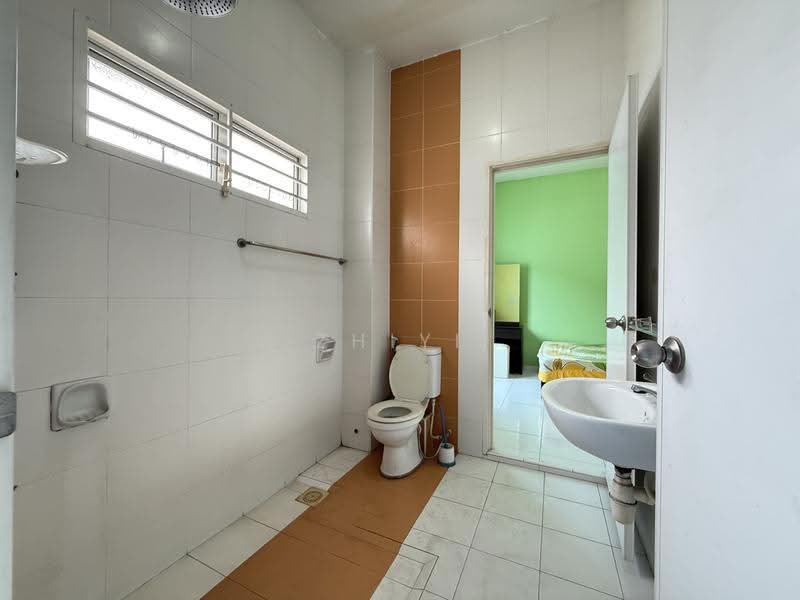 Rumah Teres 2-Tingkat untuk Disewa di Setia Tropika (Johor Bahru) - Zhiyi Lee - Bathroom - PropertyGuru.com.my