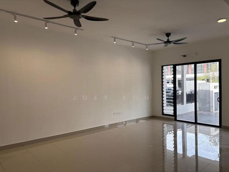 Rumah Teres untuk Dijual di Sungai Buloh (Selangor) - Joey Koh - Living Room - PropertyGuru.com.my